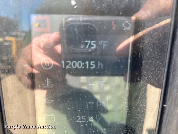 image for item EU4943 2022 Kaeser M118 air compressor