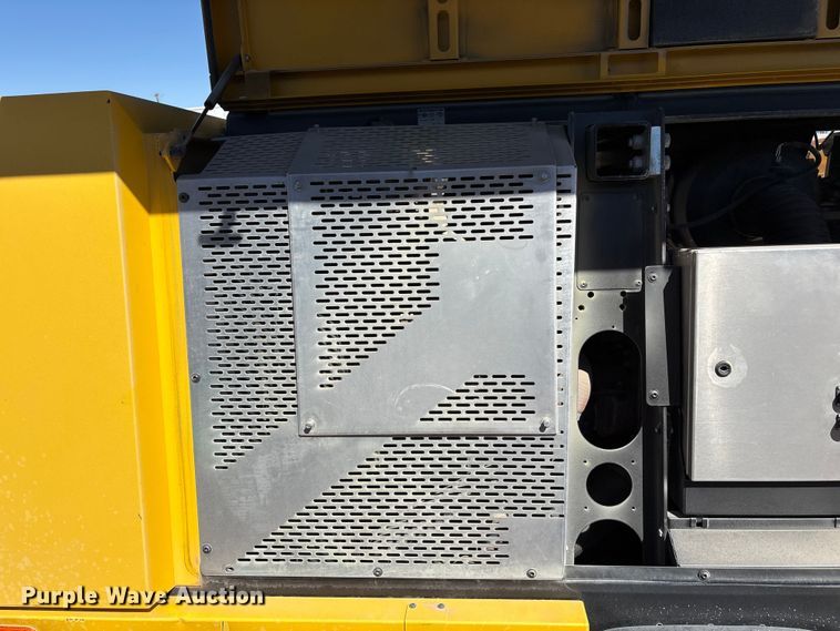 image for item EU4943 2022 Kaeser M118 air compressor