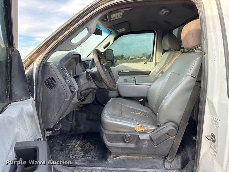 image for item EU5445 2013 Ford F550 utility / service truck