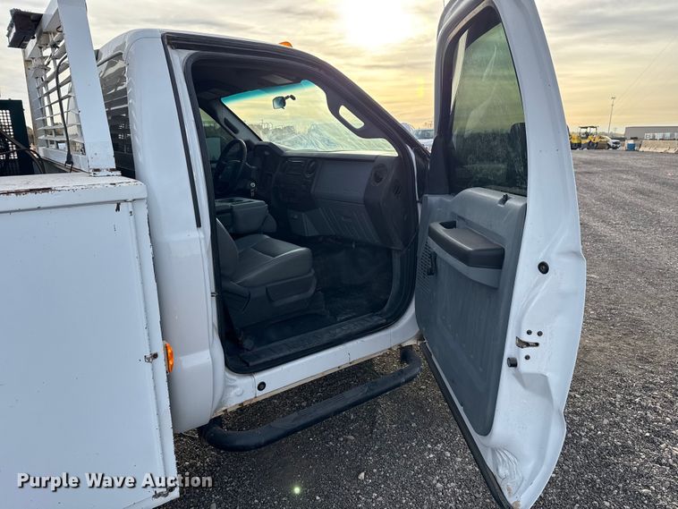 image for item EU5445 2013 Ford F550 utility / service truck