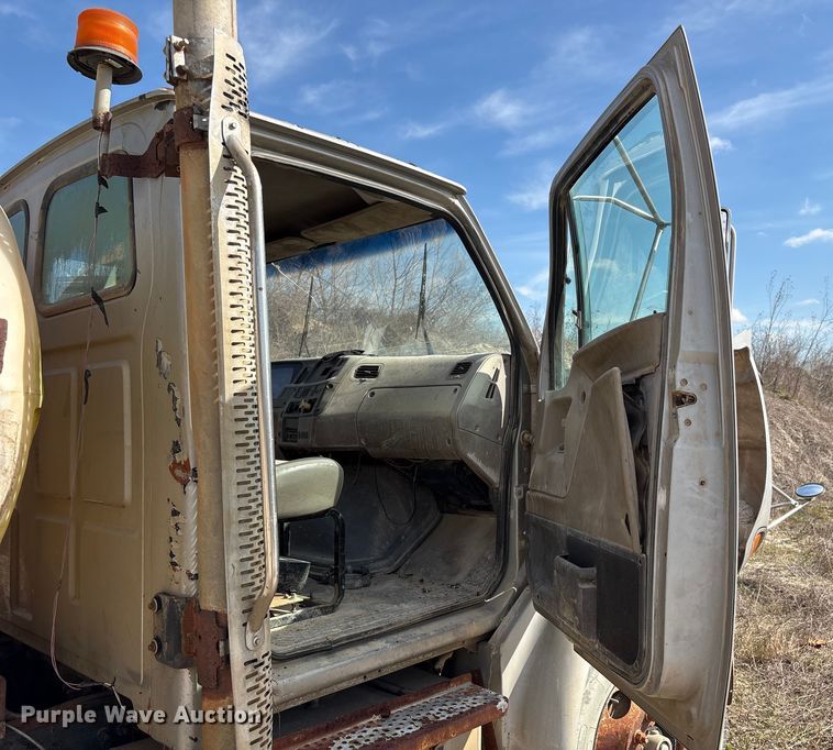 image for item EU7356 2007 Sterling Acterra water truck