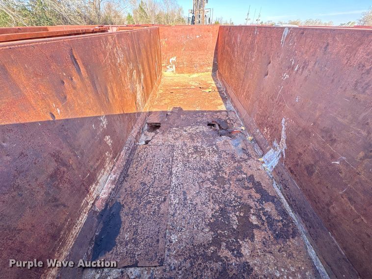 image for item EU7384 Roll-off dumpster