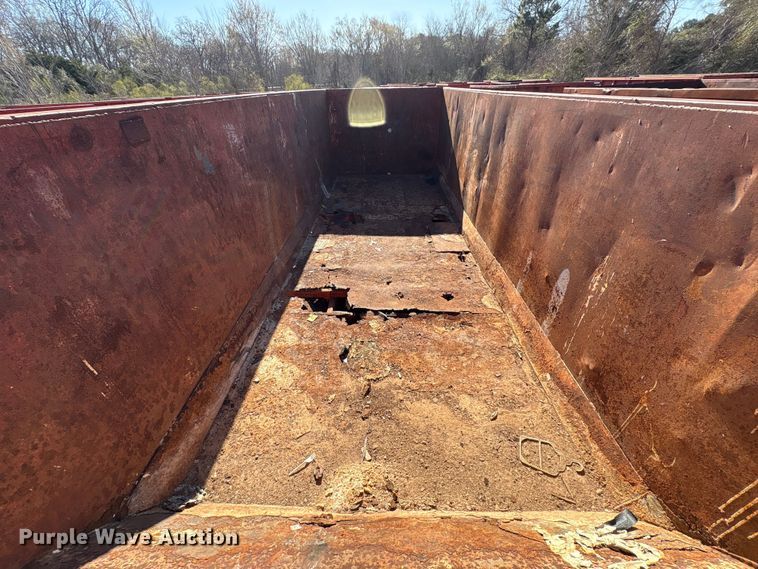 image for item EU7384 Roll-off dumpster