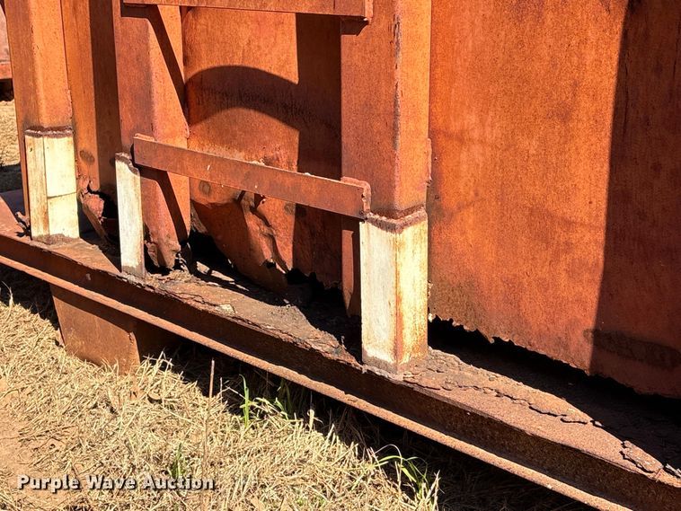 image for item EU7394 Roll-off dumpster