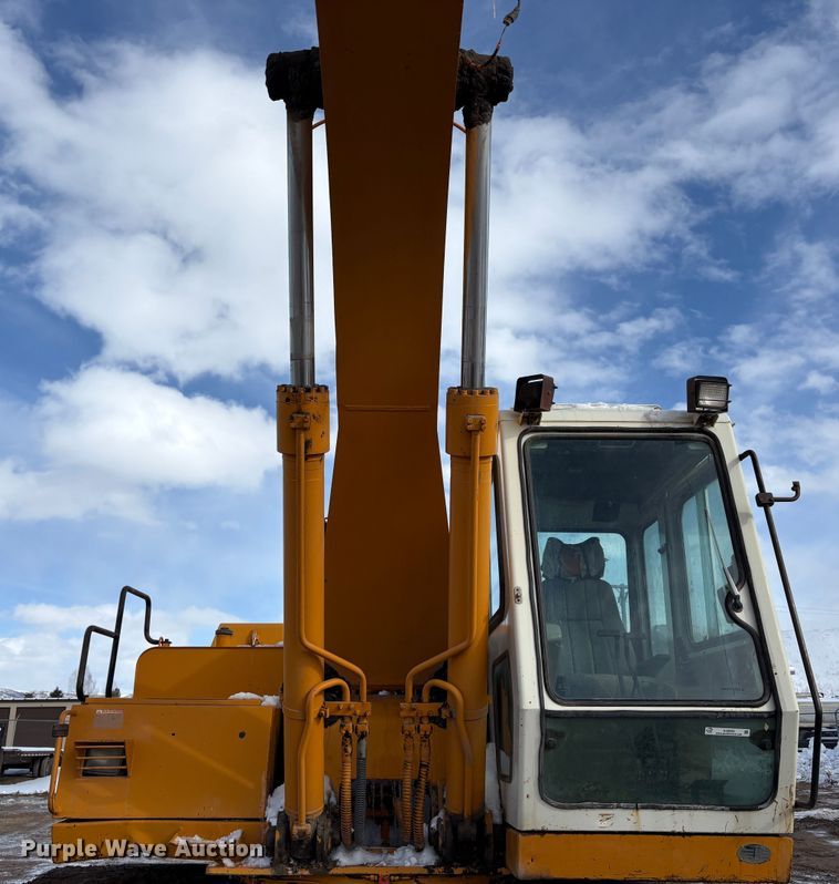 image for item EU8592 1991 Hyundai R200LC excavator