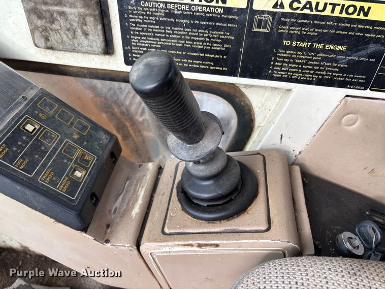 image for item EU8592 1991 Hyundai R200LC excavator