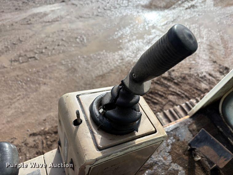 image for item EU8592 1991 Hyundai R200LC excavator