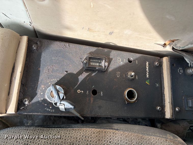 image for item EU8592 1991 Hyundai R200LC excavator