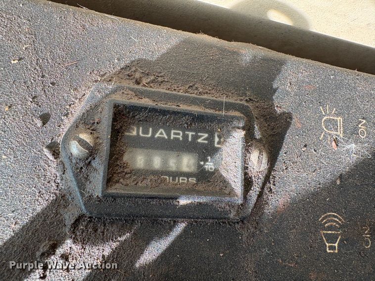 image for item EU8592 1991 Hyundai R200LC excavator