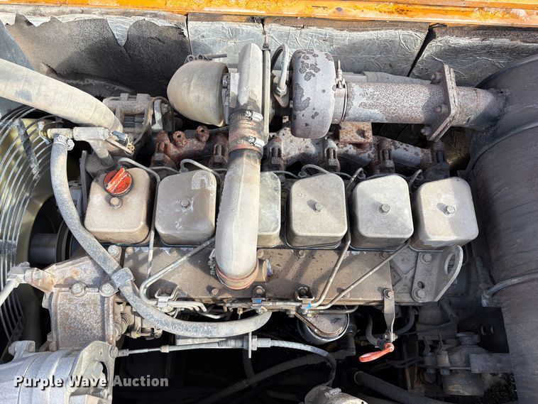 image for item EU8592 1991 Hyundai R200LC excavator