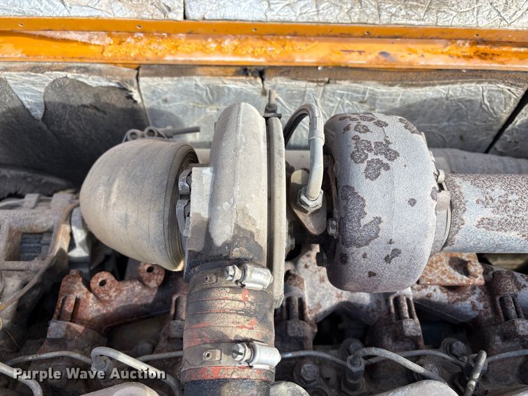 image for item EU8592 1991 Hyundai R200LC excavator