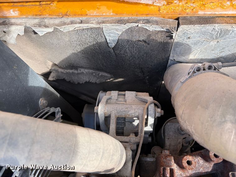 image for item EU8592 1991 Hyundai R200LC excavator
