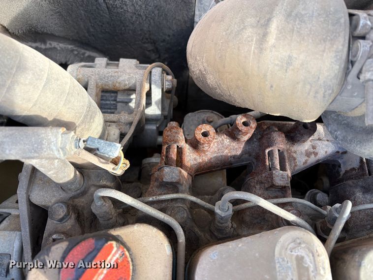 image for item EU8592 1991 Hyundai R200LC excavator