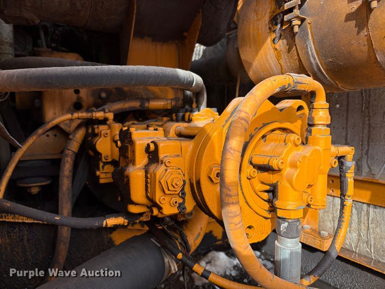 image for item EU8592 1991 Hyundai R200LC excavator