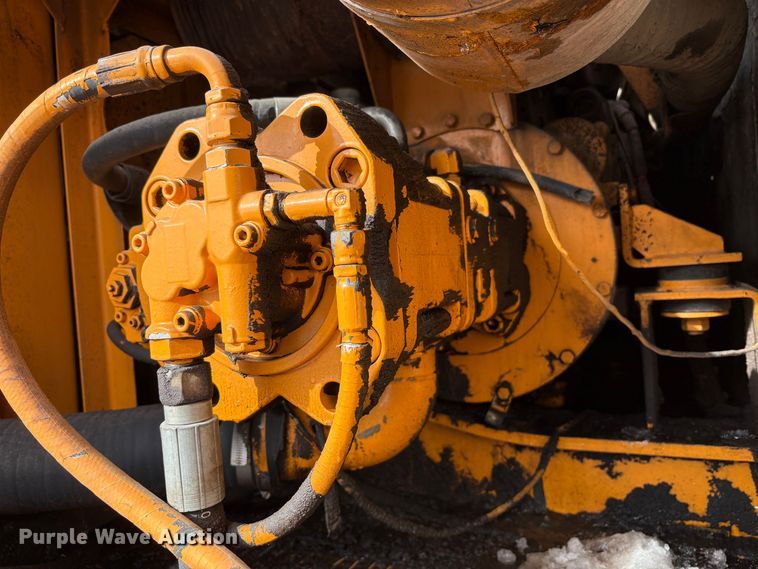 image for item EU8592 1991 Hyundai R200LC excavator