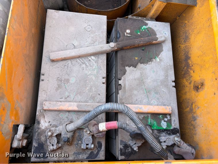 image for item EU8592 1991 Hyundai R200LC excavator