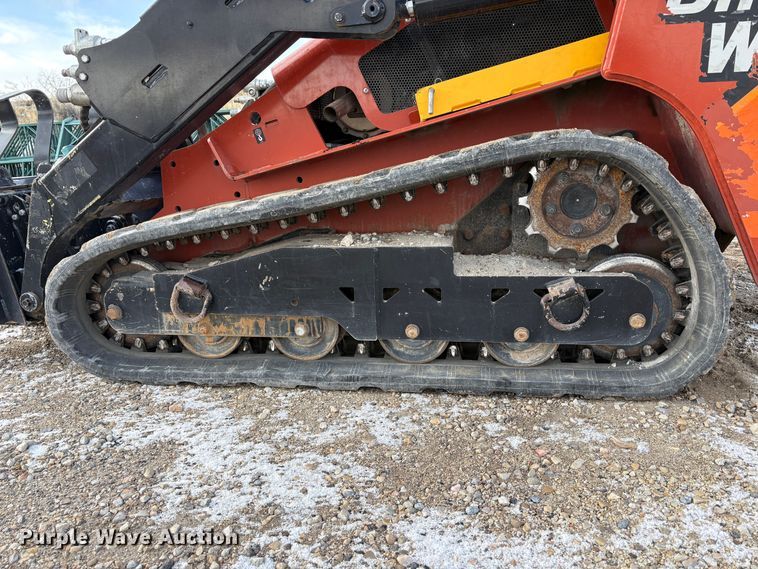 image for item EU8594 2021 Ditch Witch SK3000 compact utility loader