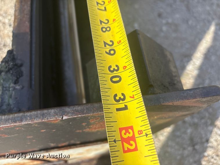 image for item EV2742 1998 Neal HP-9500 paver