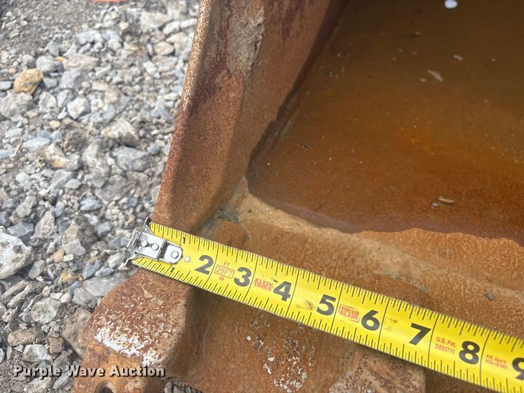 image for item EV2802 Bobcat MX4T bucket