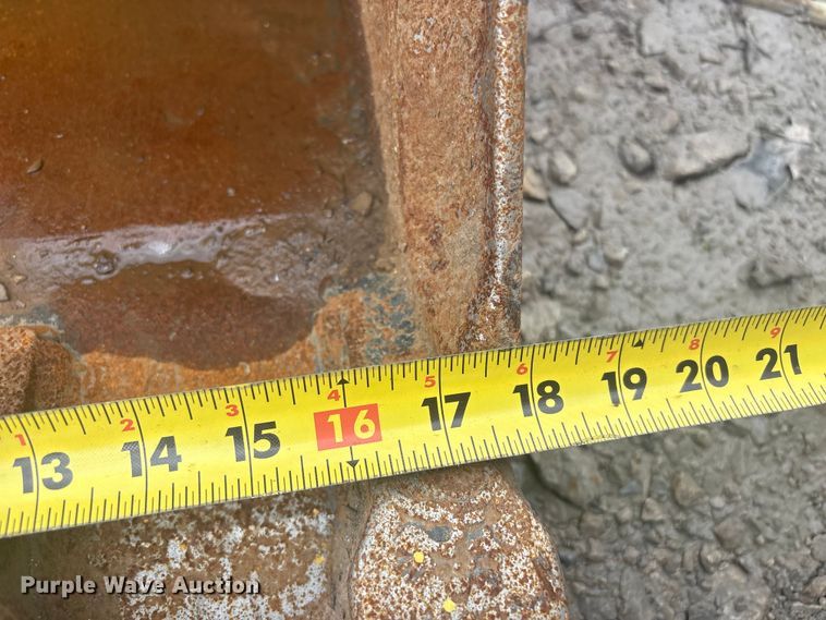 image for item EV2802 Bobcat MX4T bucket