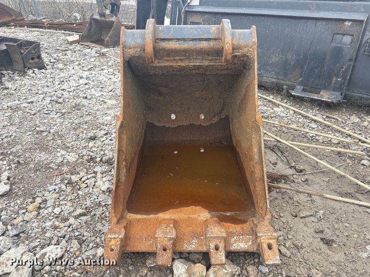 image for item EV2802 Bobcat MX4T bucket