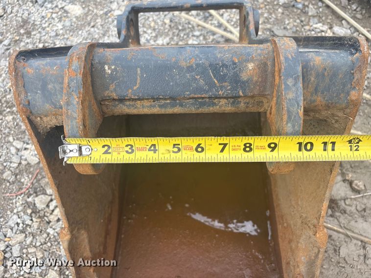 image for item EV2802 Bobcat MX4T bucket