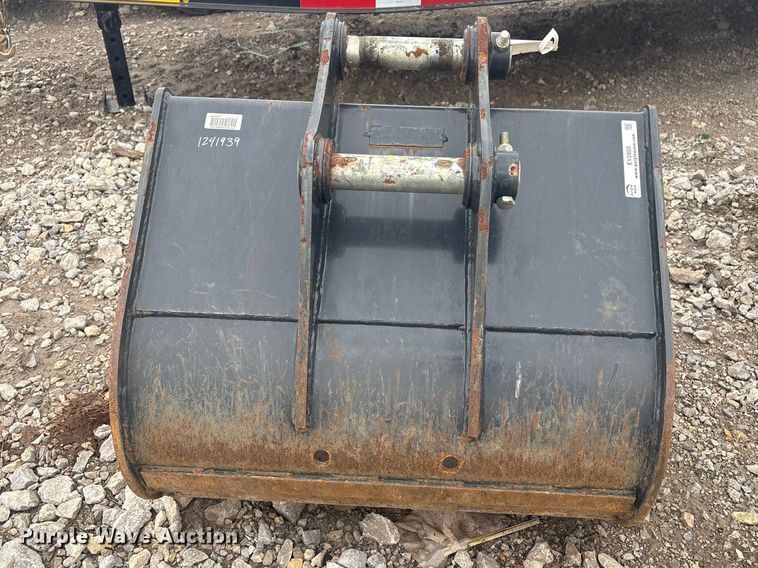 image for item EV2803 Bobcat MX4T bucket