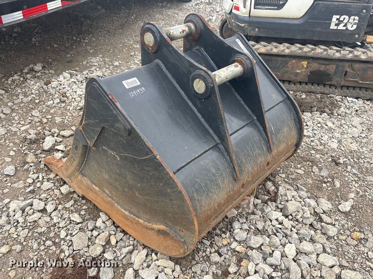 image for item EV2803 Bobcat MX4T bucket