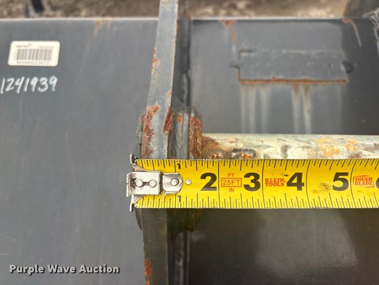 image for item EV2803 Bobcat MX4T bucket