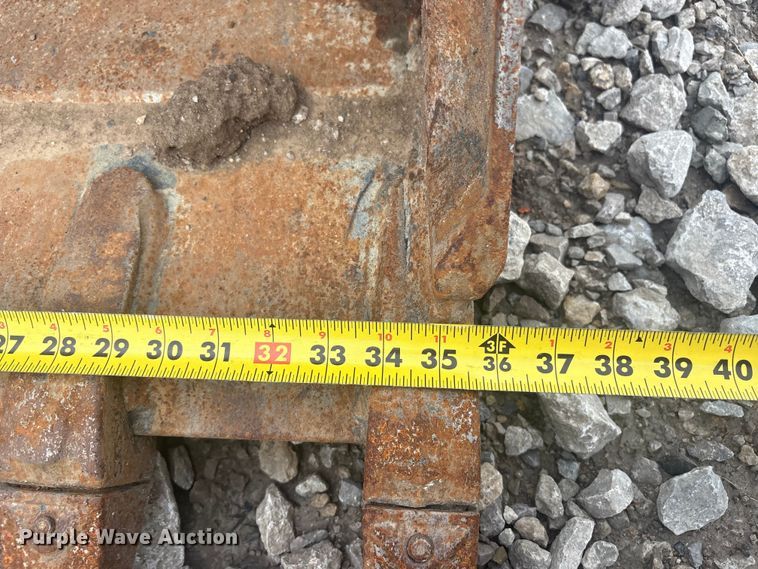 image for item EV2803 Bobcat MX4T bucket