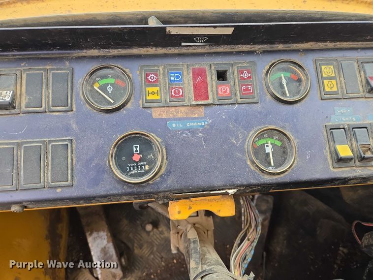 image for item EV5527 1991 Volvo Michigan L90 wheel loader