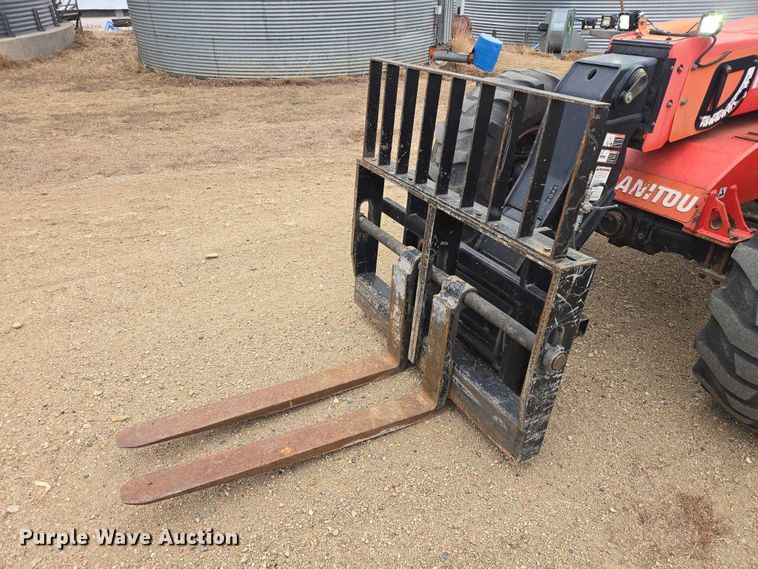 image for item EV5530 2010 Manitou MLT735 telehandler