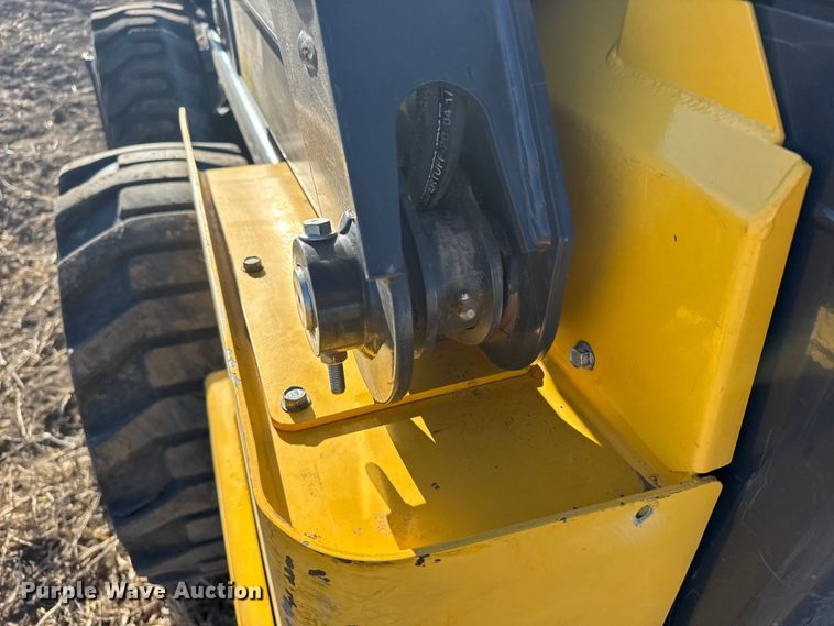 image for item FB0896 2022 New Holland L334 skid steer loader