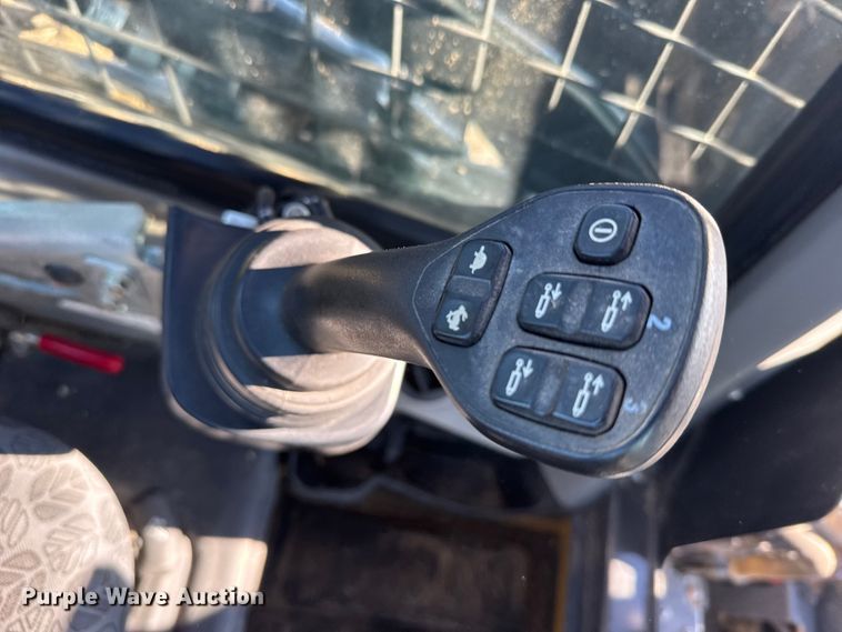 image for item FB0896 2022 New Holland L334 skid steer loader