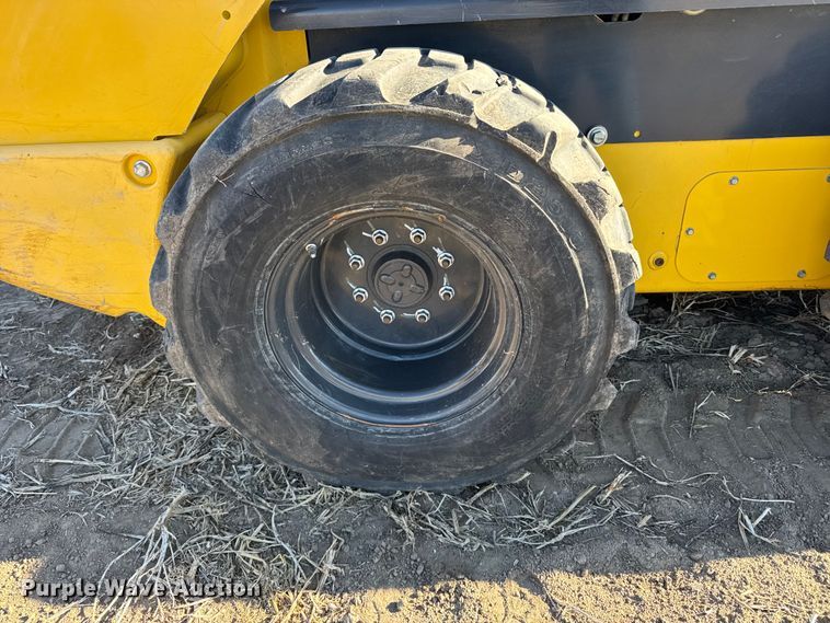 image for item FB0896 2022 New Holland L334 skid steer loader