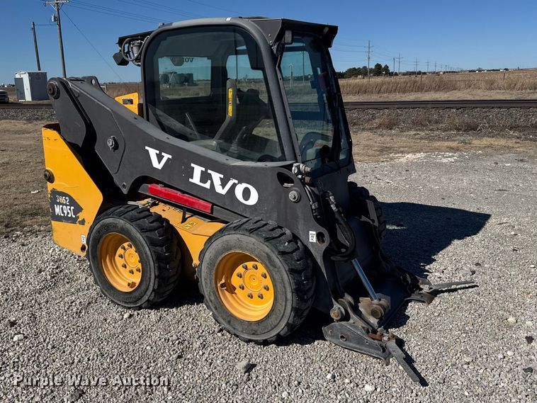 image for item FB0902 2013 Volvo MC95C skid steer loader