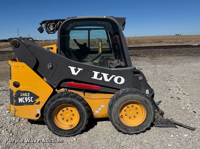 image for item FB0902 2013 Volvo MC95C skid steer loader