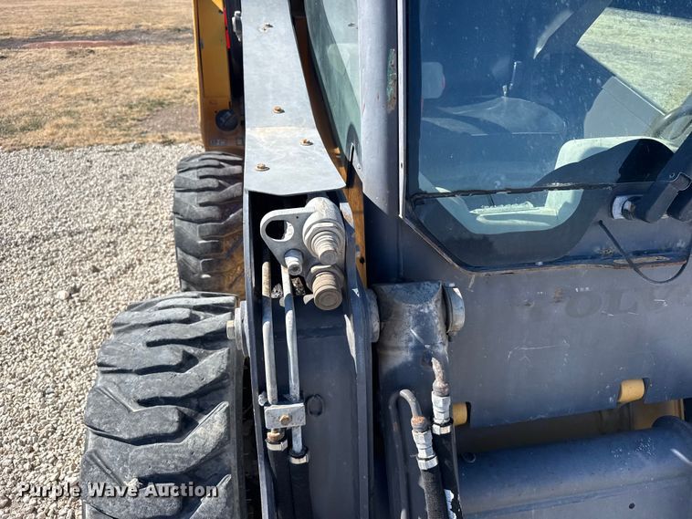 image for item FB0902 2013 Volvo MC95C skid steer loader