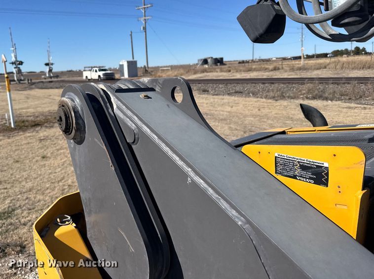 image for item FB0902 2013 Volvo MC95C skid steer loader