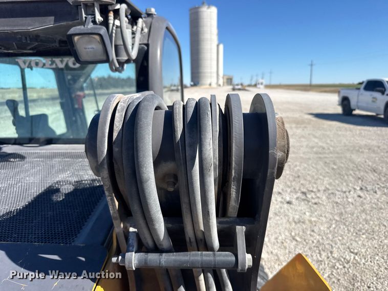 image for item FB0902 2013 Volvo MC95C skid steer loader