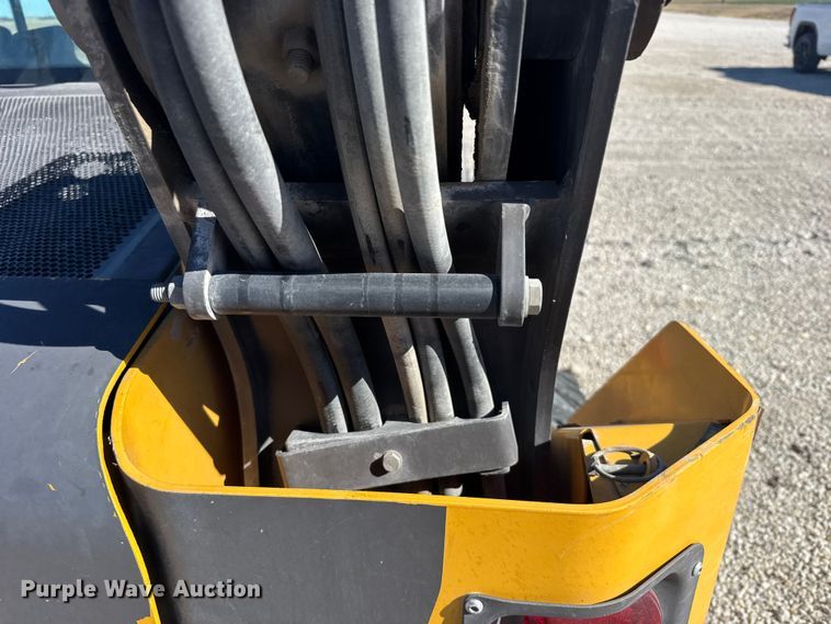 image for item FB0902 2013 Volvo MC95C skid steer loader