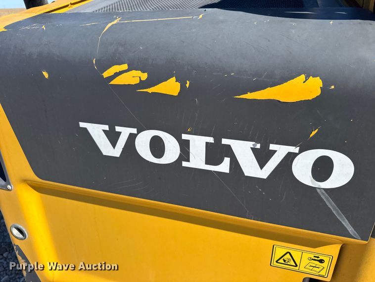 image for item FB0902 2013 Volvo MC95C skid steer loader