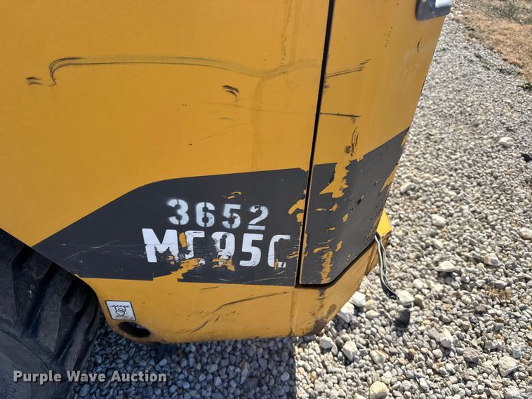 image for item FB0902 2013 Volvo MC95C skid steer loader