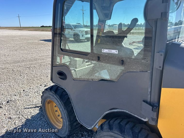 image for item FB0902 2013 Volvo MC95C skid steer loader