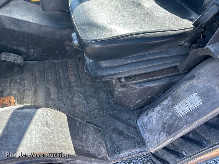 image for item FB0902 2013 Volvo MC95C skid steer loader