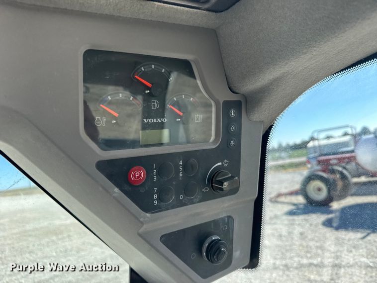 image for item FB0902 2013 Volvo MC95C skid steer loader