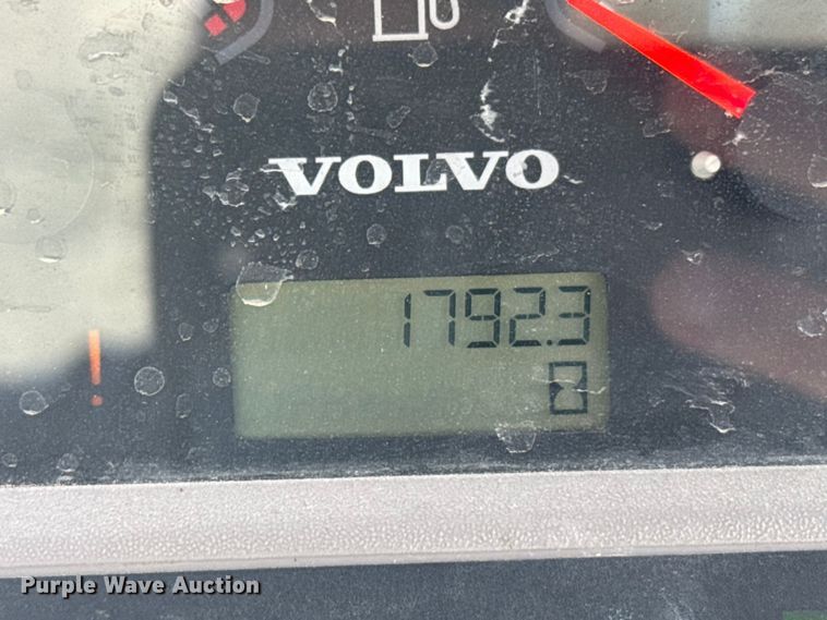 image for item FB0902 2013 Volvo MC95C skid steer loader