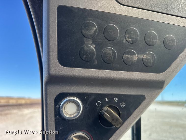 image for item FB0902 2013 Volvo MC95C skid steer loader