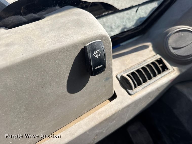 image for item FB0902 2013 Volvo MC95C skid steer loader