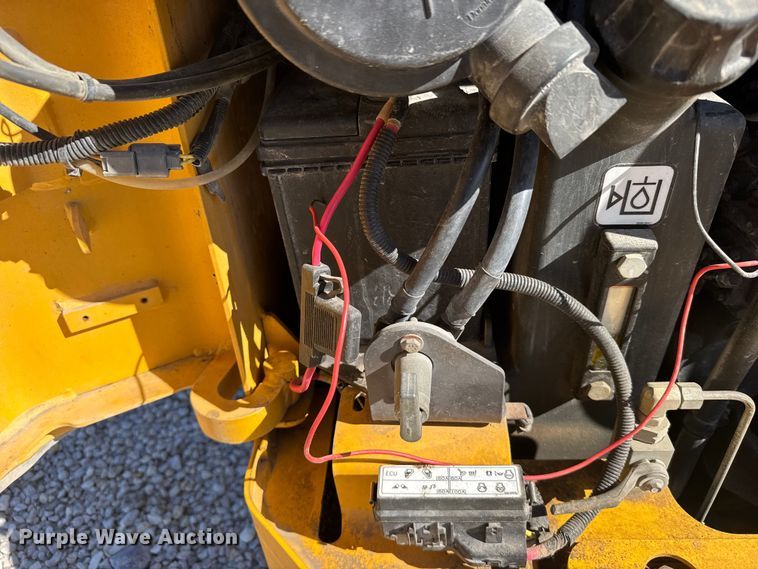 image for item FB0902 2013 Volvo MC95C skid steer loader